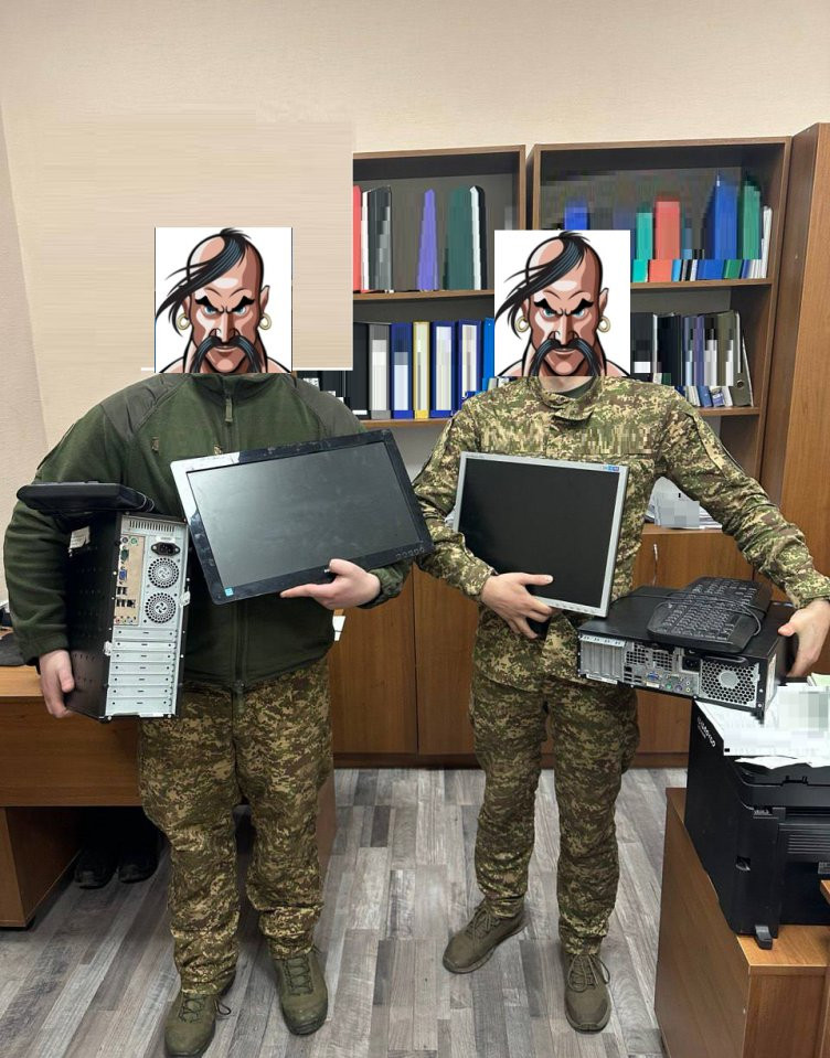 20/12/2024 20/12/2024 передали до ЗСУ пару комплектів компьютерів